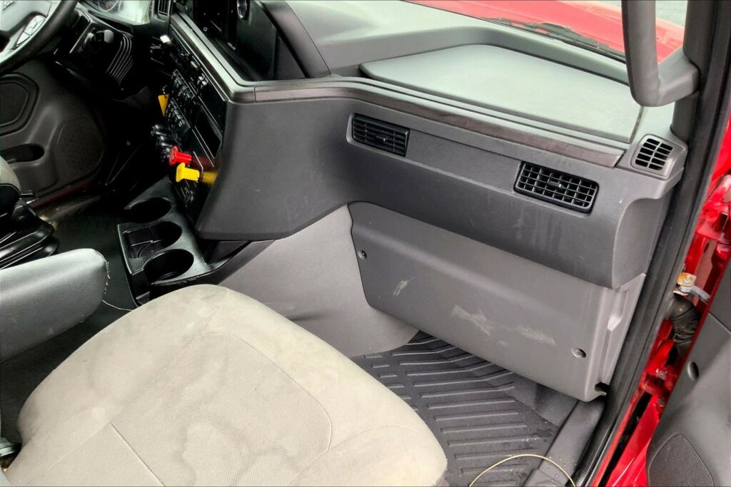 2023 CUM LT625 6X4 Sleeper