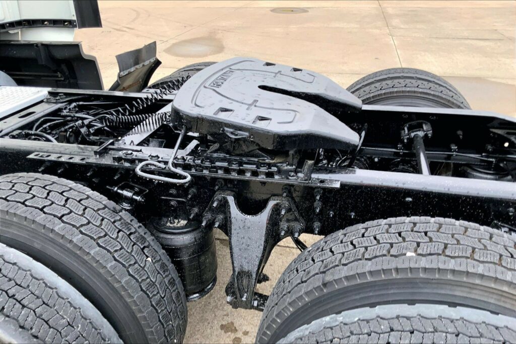 2022 CUM LT625 6×4 Sleeper