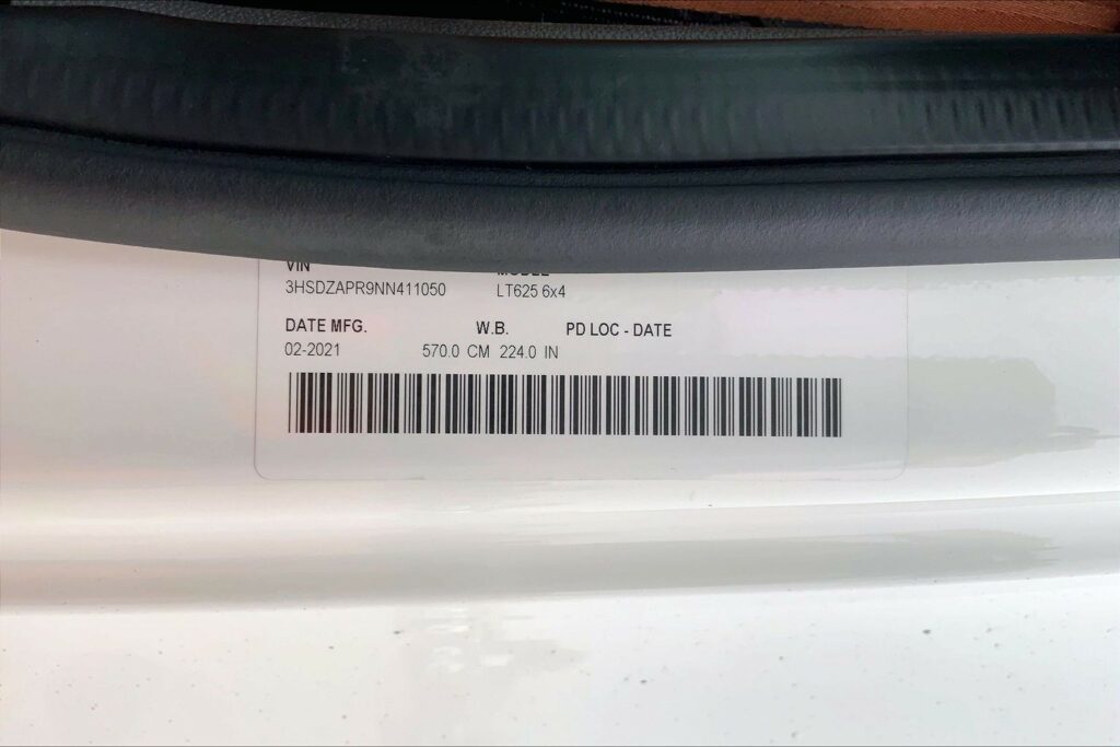 2022 CUM LT625 6×4 Sleeper