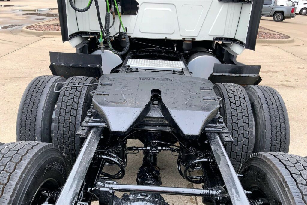 2022 CUM LT625 6×4 Sleeper