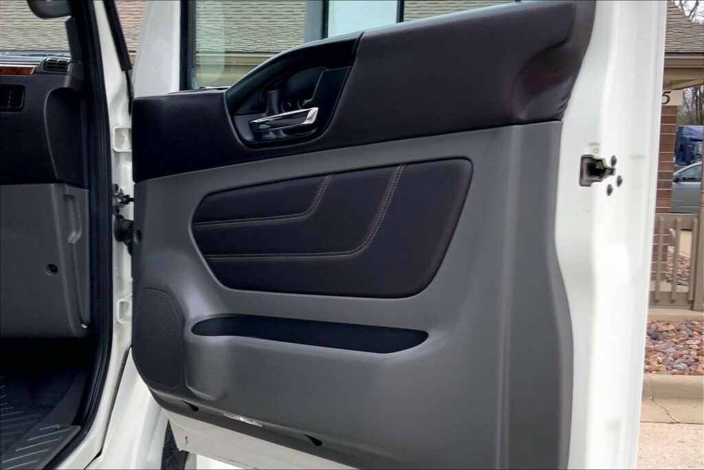 2022 CUM LT625 6×4 Sleeper