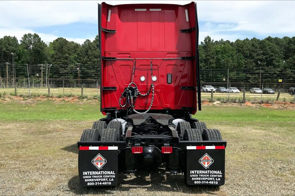 2023 CUM LT625 6X4 Sleeper