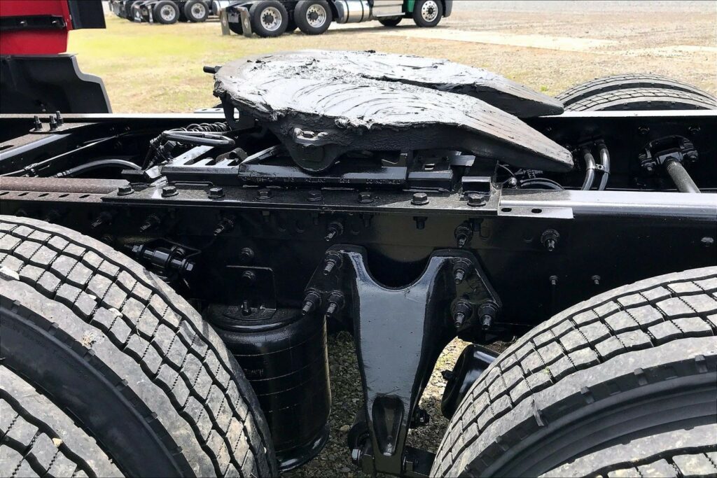 2023 CUM LT625 6X4 Sleeper