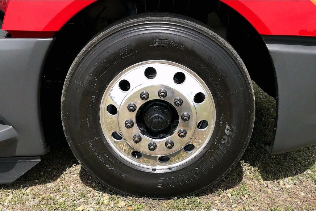 2023 CUM LT625 6X4 Sleeper