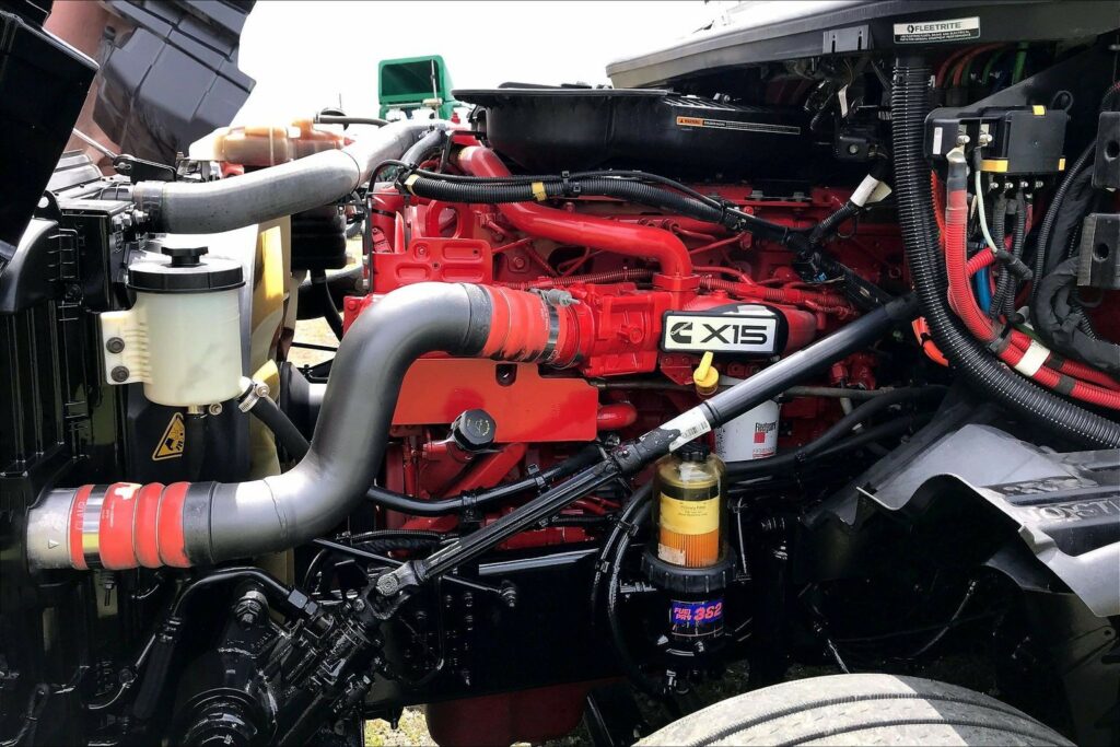 2023 CUM LT625 6X4 Sleeper