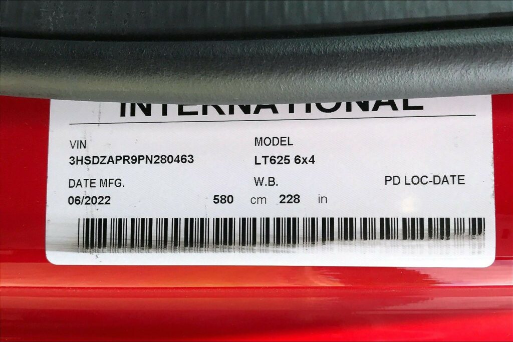 2023 CUM LT625 6X4 Sleeper