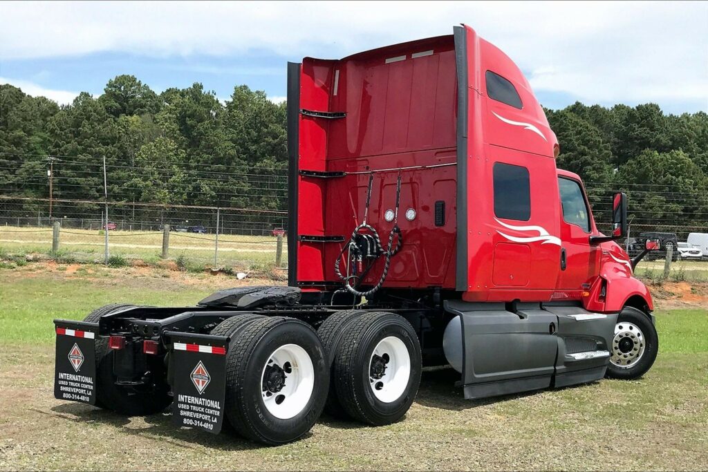 2023 CUM LT625 6X4 Sleeper