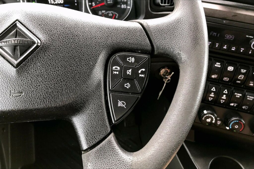 2023 CUM LT625 6X4 Sleeper