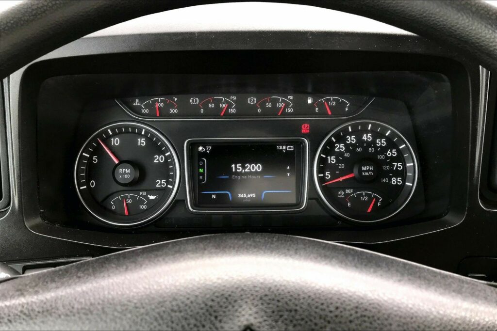 2023 CUM LT625 6X4 Sleeper