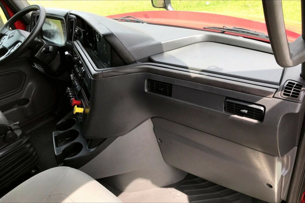 2023 CUM LT625 6X4 Sleeper