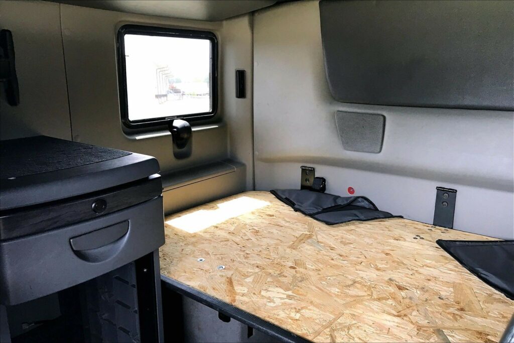 2023 CUM LT625 6X4 Sleeper