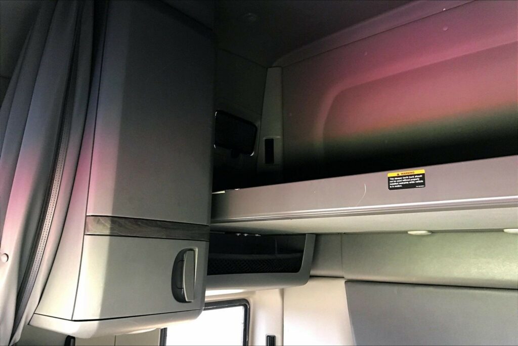 2023 CUM LT625 6X4 Sleeper