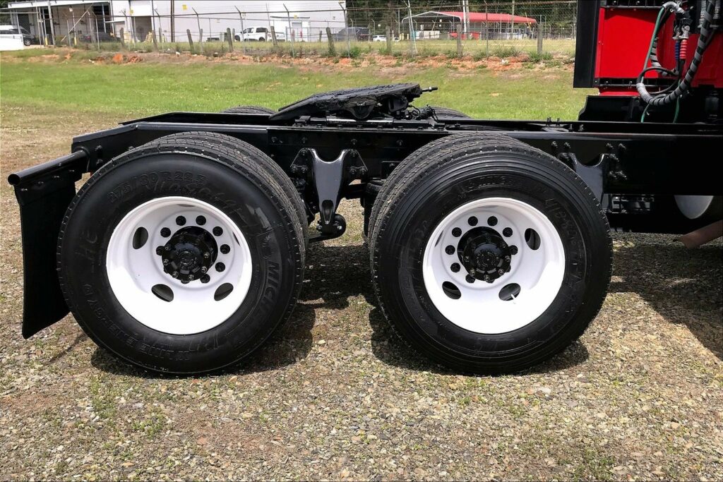 2023 CUM LT625 6X4 Sleeper