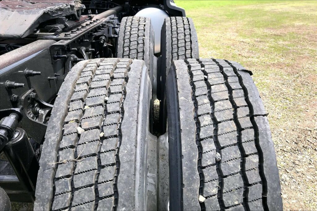 2023 CUM LT625 6X4 Sleeper