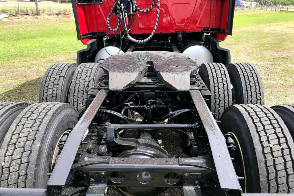 2023 CUM LT625 6X4 Sleeper