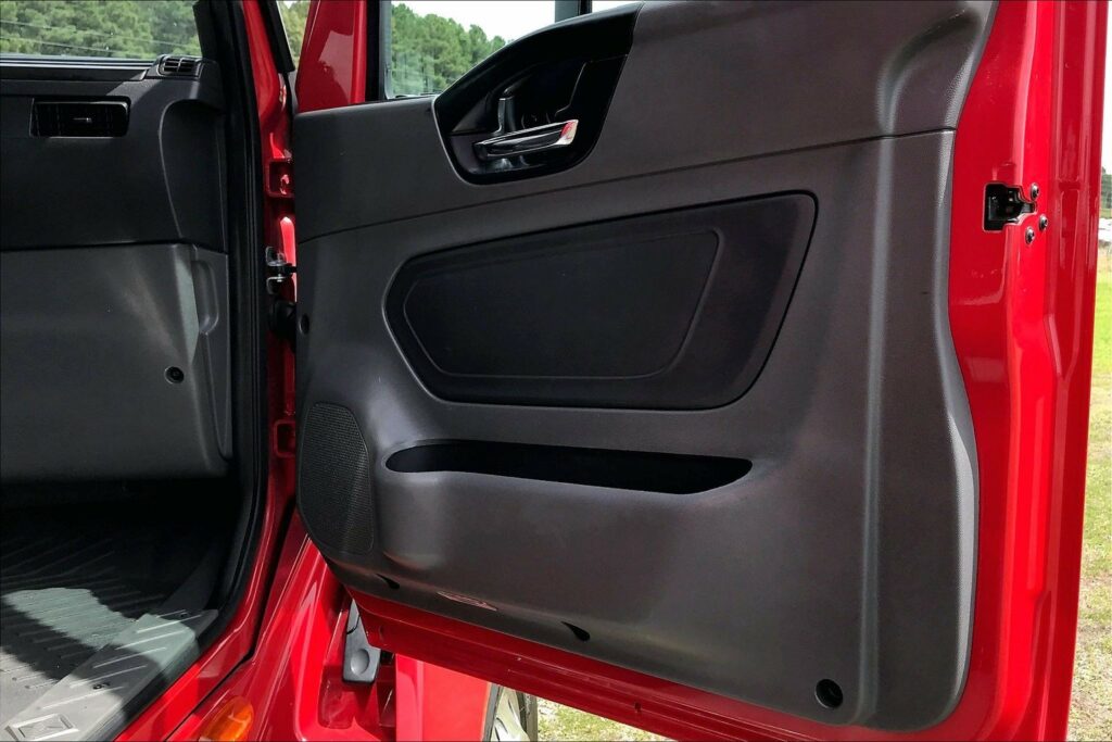 2023 CUM LT625 6X4 Sleeper