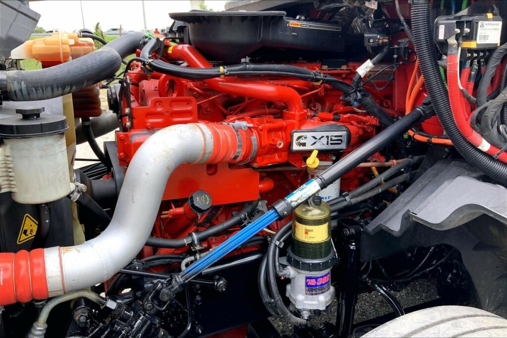 2023 CUM LT625 6X4 Sleeper