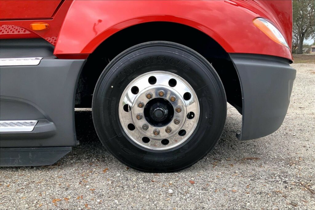 2023 CUM LT625 6X4 Sleeper