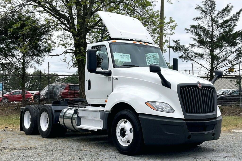 2021 CUM LT625 6×4 Day Cab