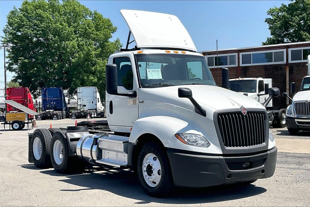 2021 CUM LT625 6×4 Day Cab