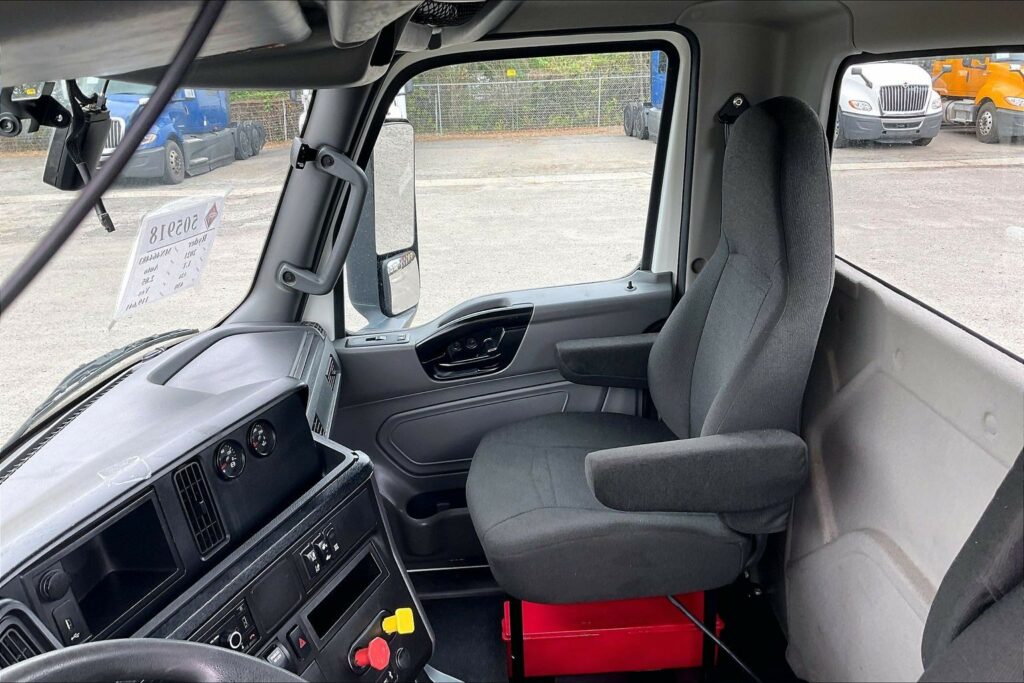 2021 CUM LT625 6×4 Day Cab
