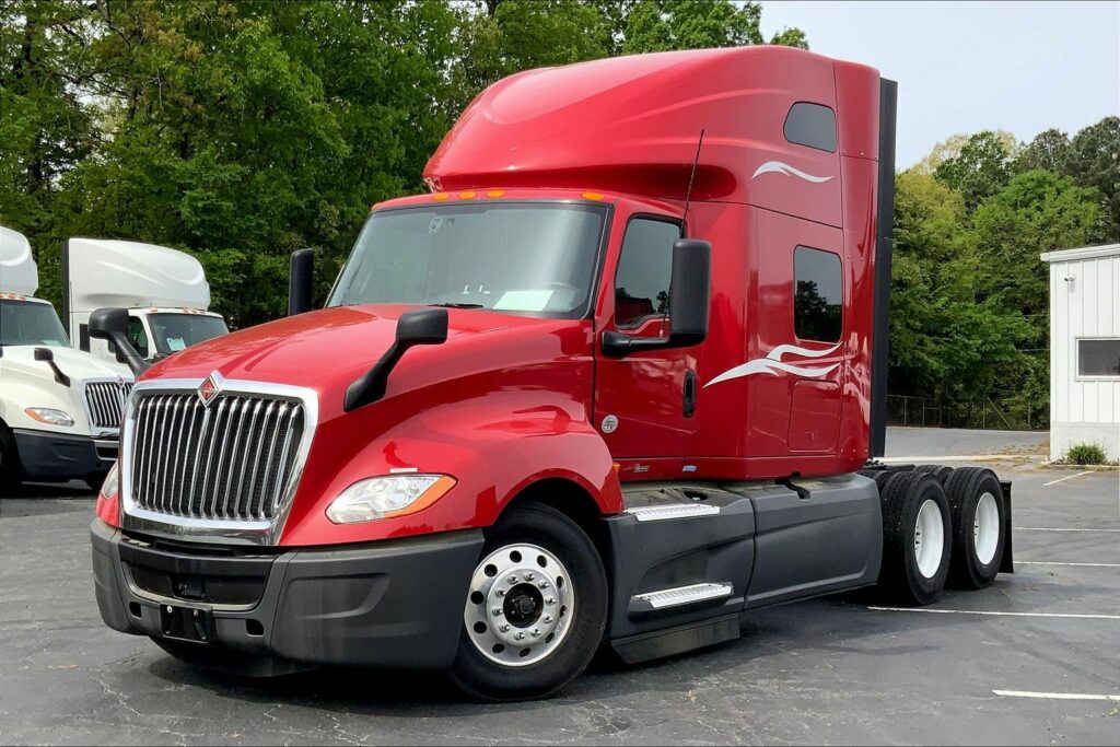 2023 CUM LT625 6X4 Sleeper