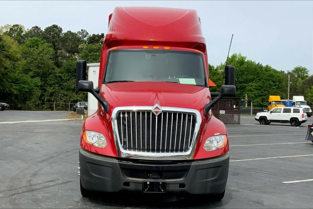 2023 CUM LT625 6X4 Sleeper