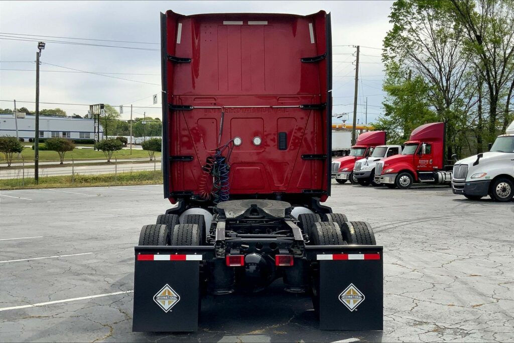 2023 CUM LT625 6X4 Sleeper