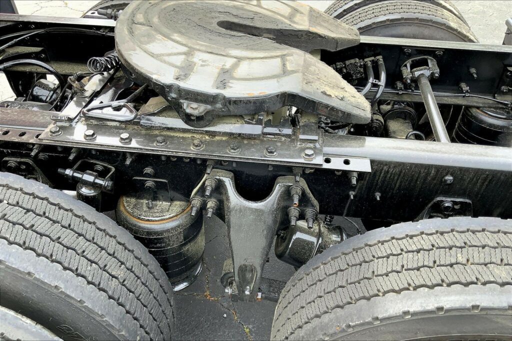 2023 CUM LT625 6X4 Sleeper