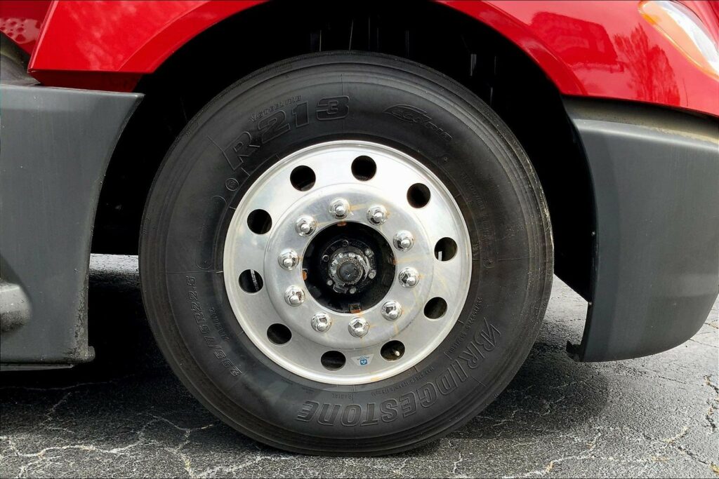 2023 CUM LT625 6X4 Sleeper