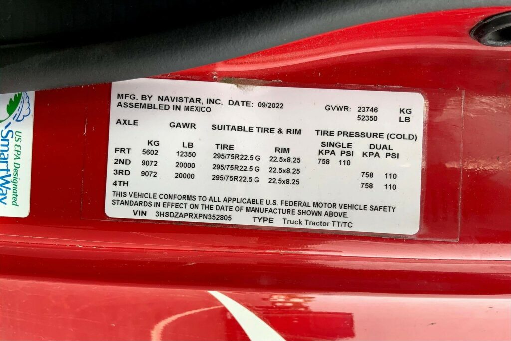 2023 CUM LT625 6X4 Sleeper