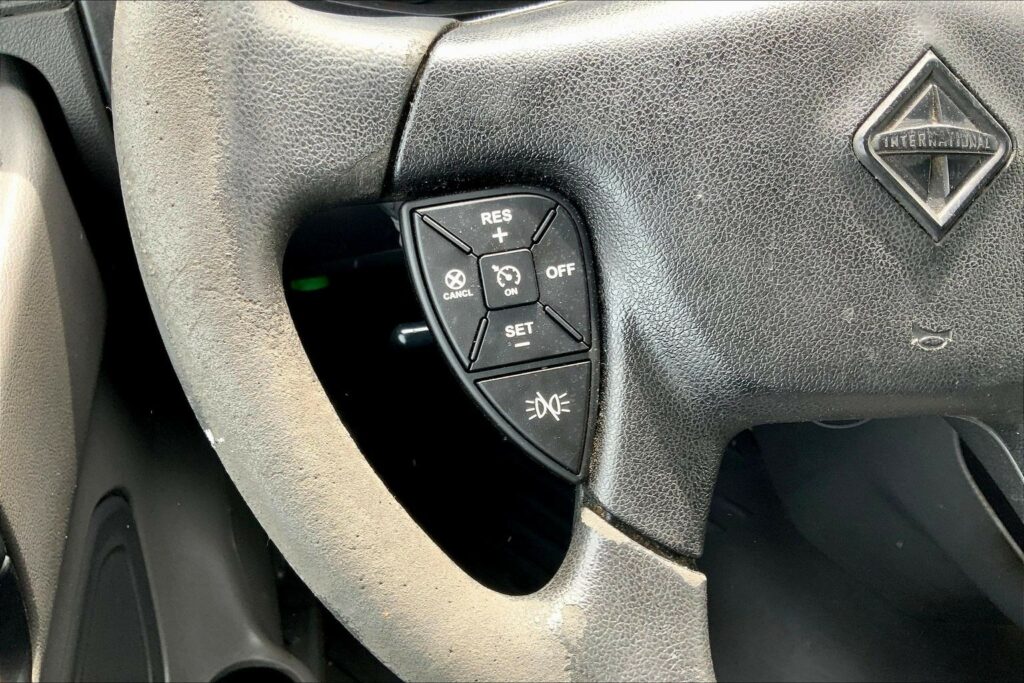 2023 CUM LT625 6X4 Sleeper