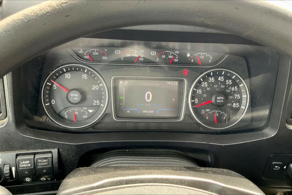 2023 CUM LT625 6X4 Sleeper