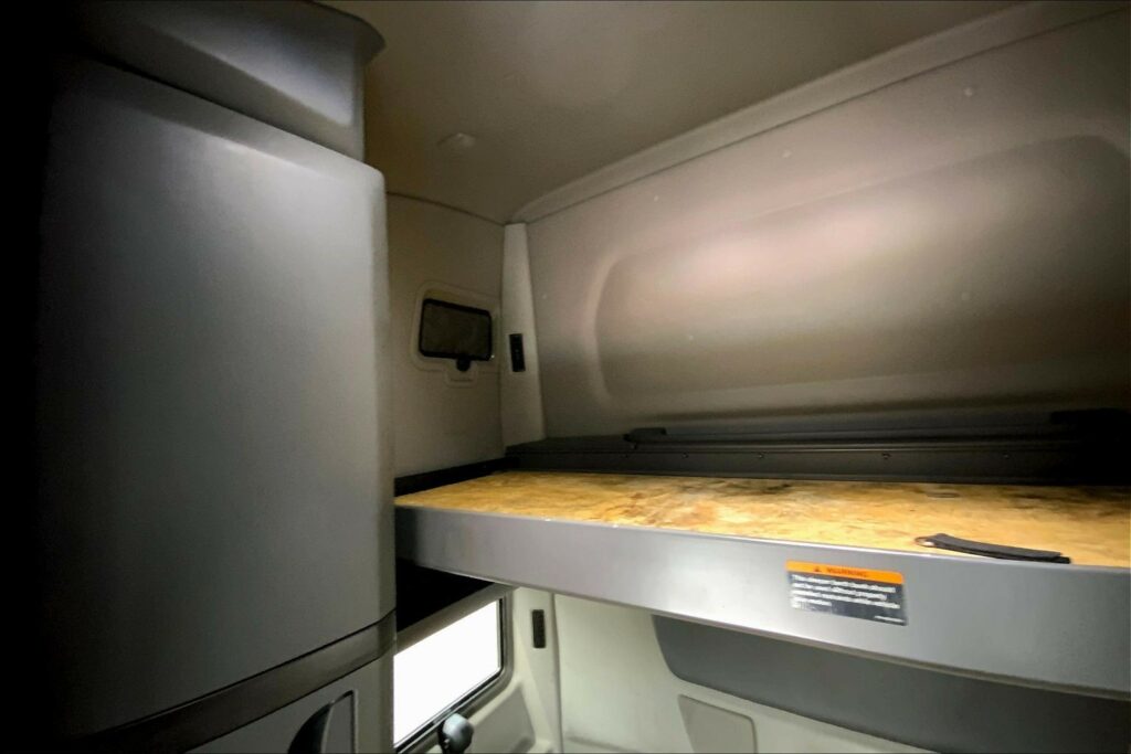 2023 CUM LT625 6X4 Sleeper