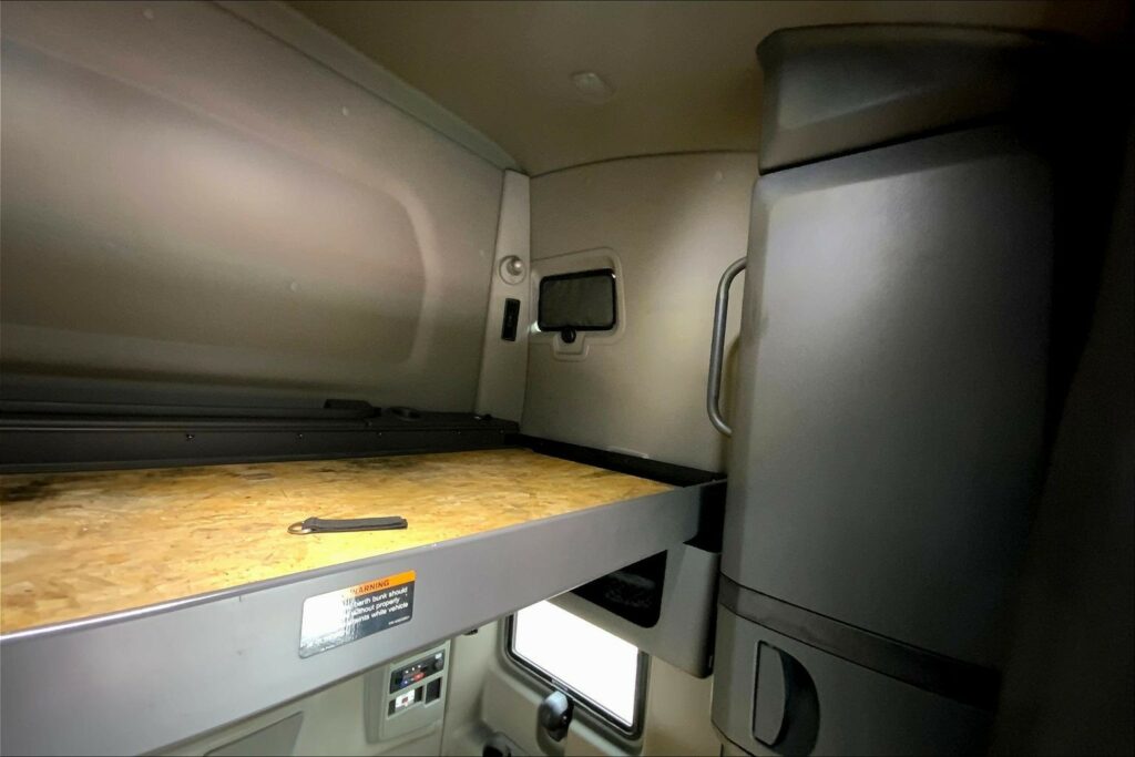 2023 CUM LT625 6X4 Sleeper