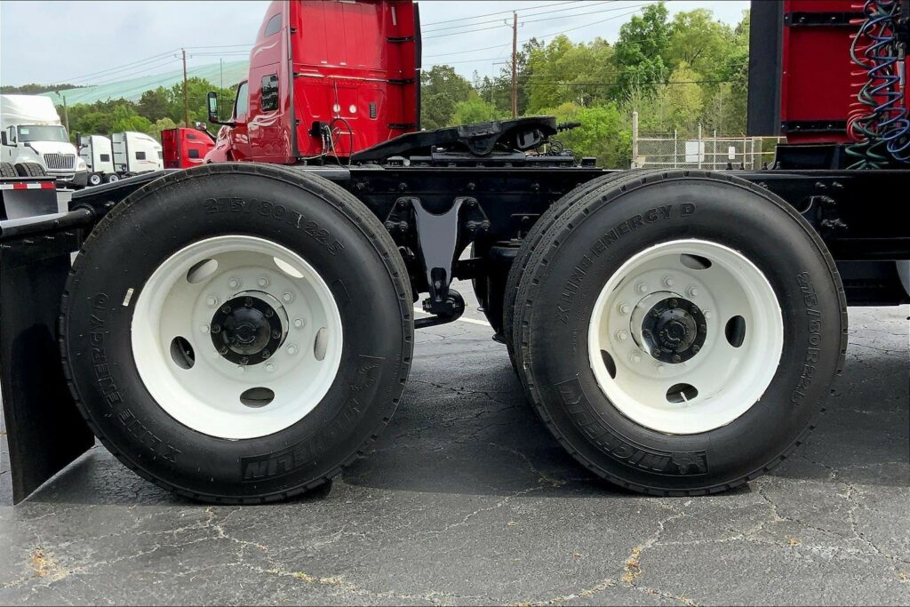 2023 CUM LT625 6X4 Sleeper