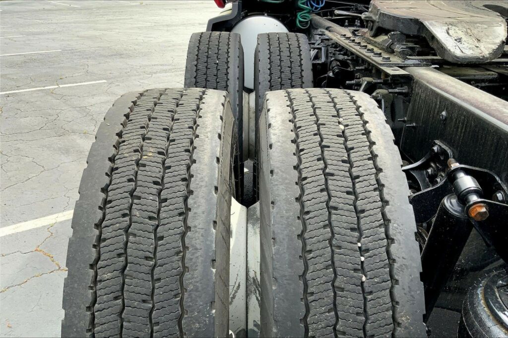 2023 CUM LT625 6X4 Sleeper