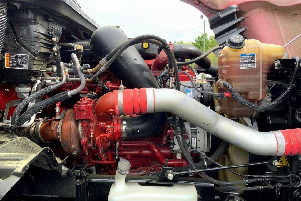 2023 CUM LT625 6X4 Sleeper