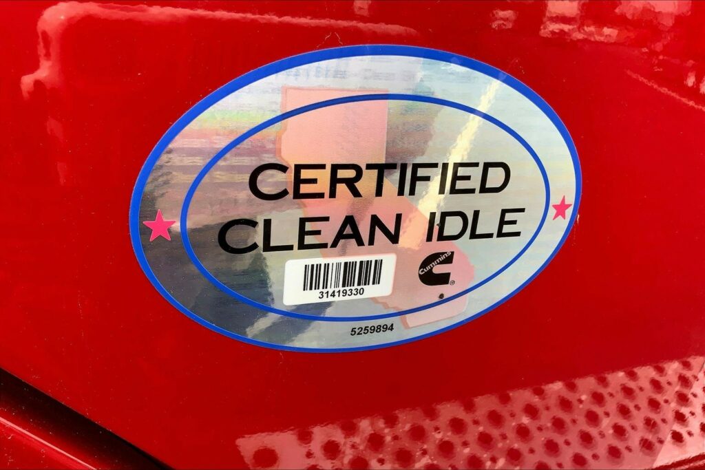 2023 CUM LT625 6X4 Sleeper