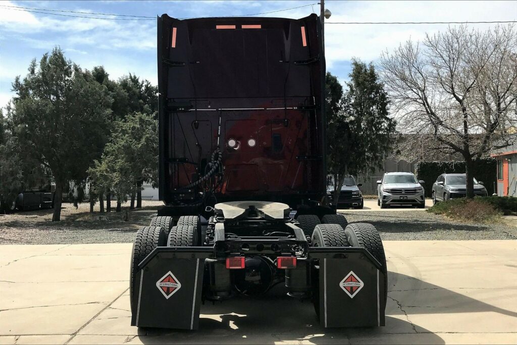 2022 INT LT625 6×4 Sleeper