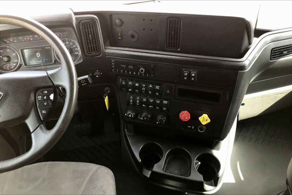2022 INT LT625 6×4 Sleeper