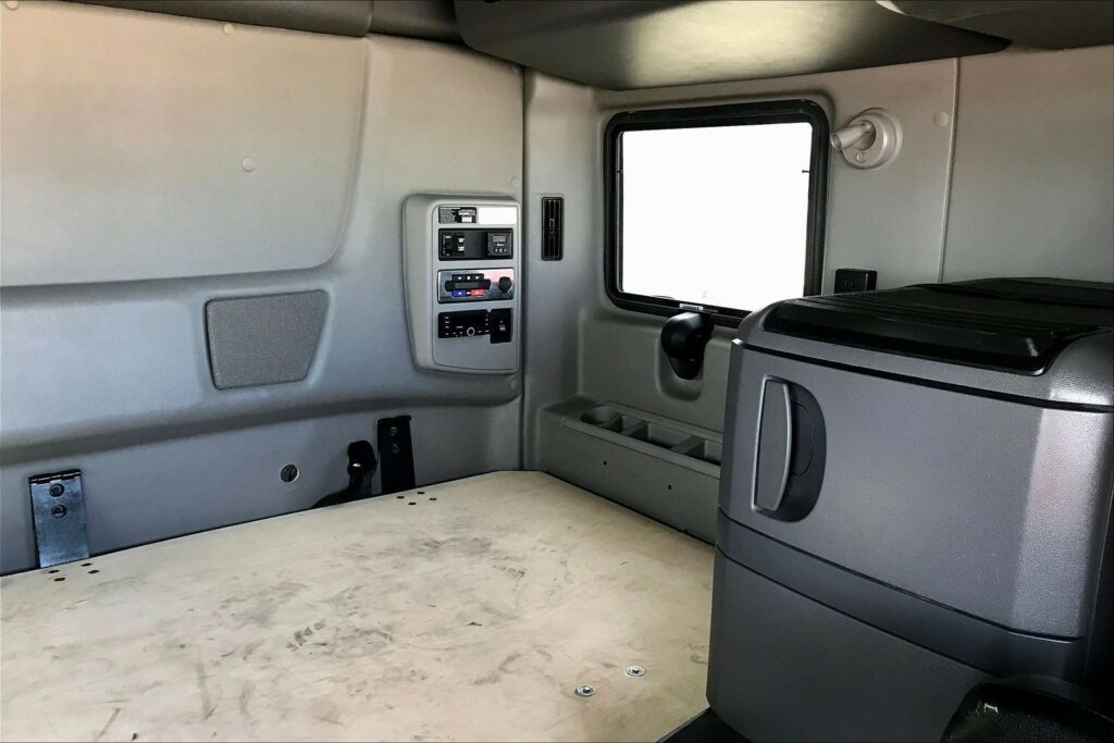 2022 INT LT625 6×4 Sleeper