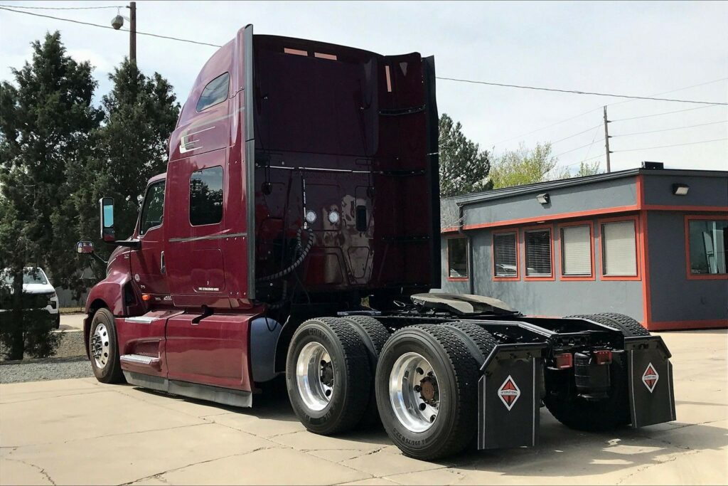 2022 INT LT625 6×4 Sleeper