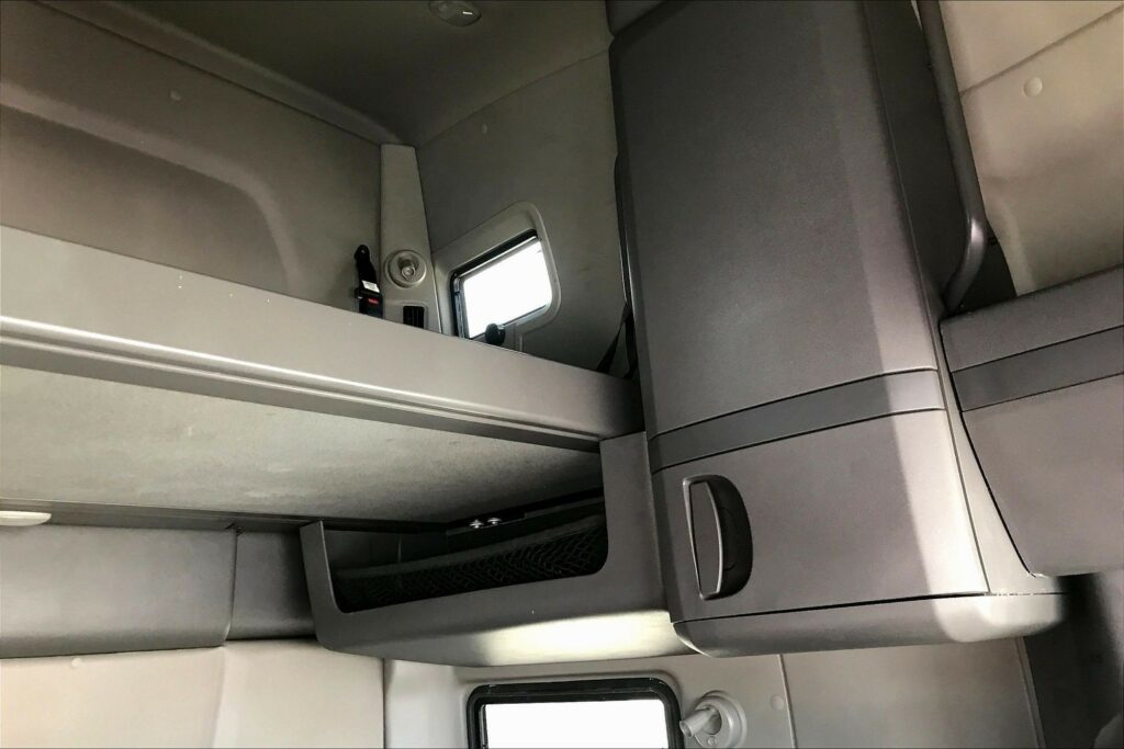 2022 INT LT625 6×4 Sleeper