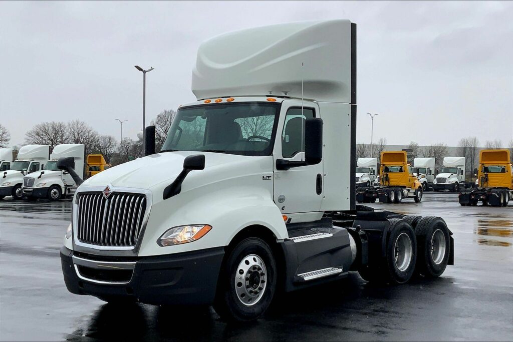 2021 CUM LT625 6×4 Day Cab