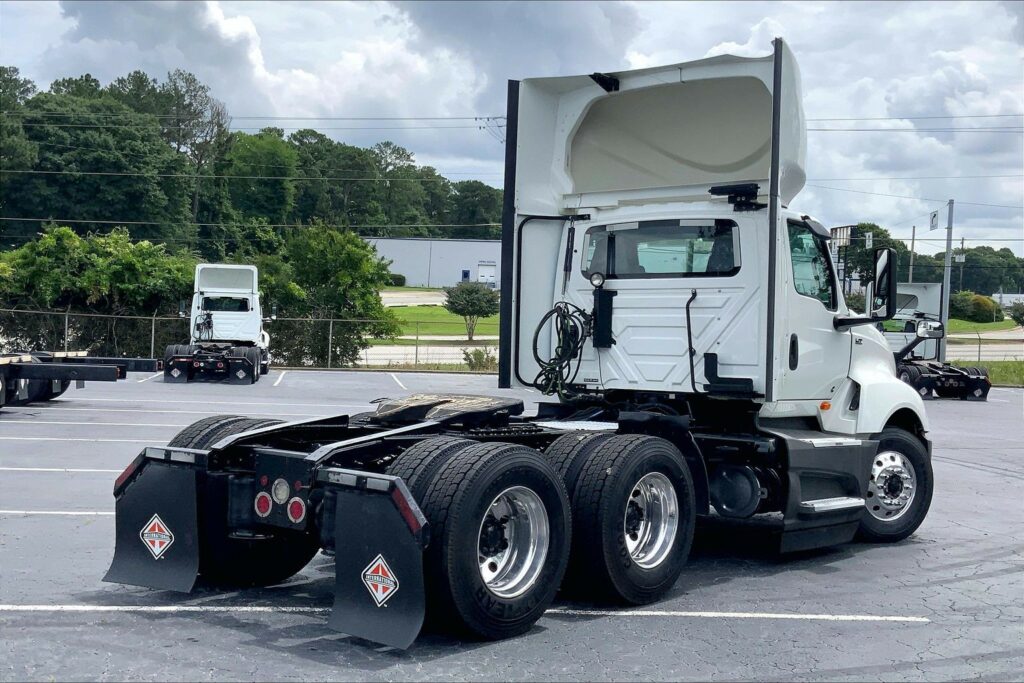2021 CUM LT625 6×4 Day Cab