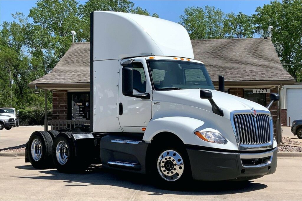 2022 CUM LT625 6×4 Day Cab