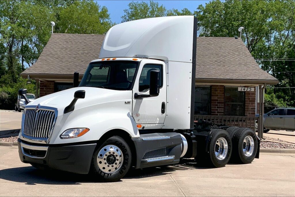 2022 CUM LT625 6×4 Day Cab