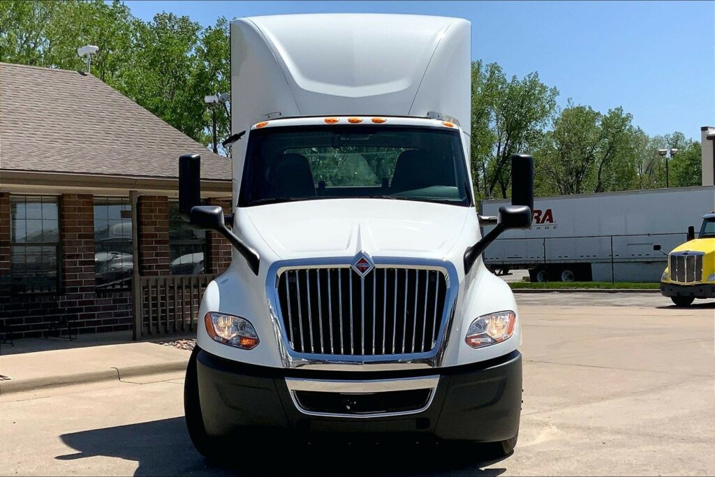 2022 CUM LT625 6×4 Day Cab