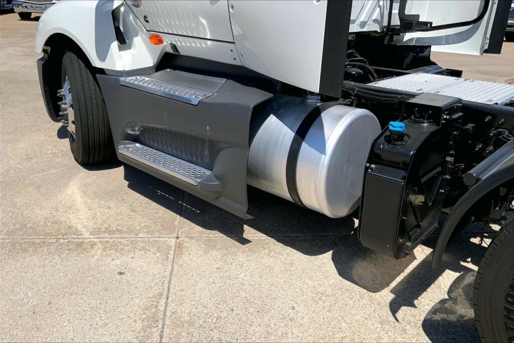 2022 CUM LT625 6×4 Day Cab